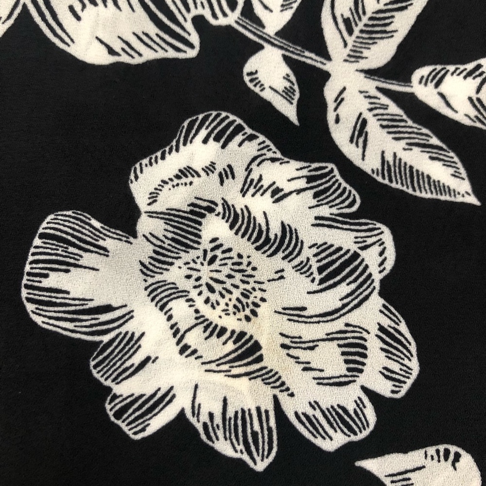 Shirttail Style Black/White Floral Tank - Picture 6 of 6